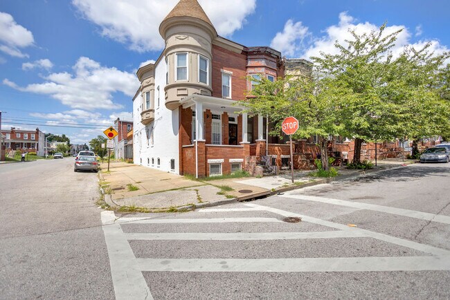Building Photo - 1600 Appleton St