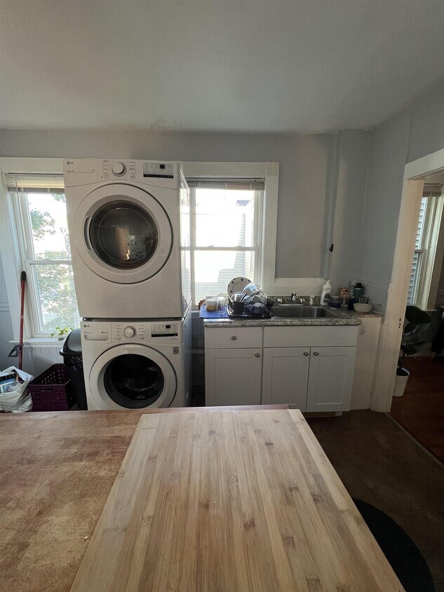 Foto principal - 42 Glenwood Rd