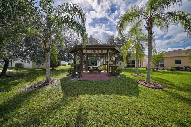 Building Photo - ** 2 Bed/ 2Bath ~ Single Family Home Near ...