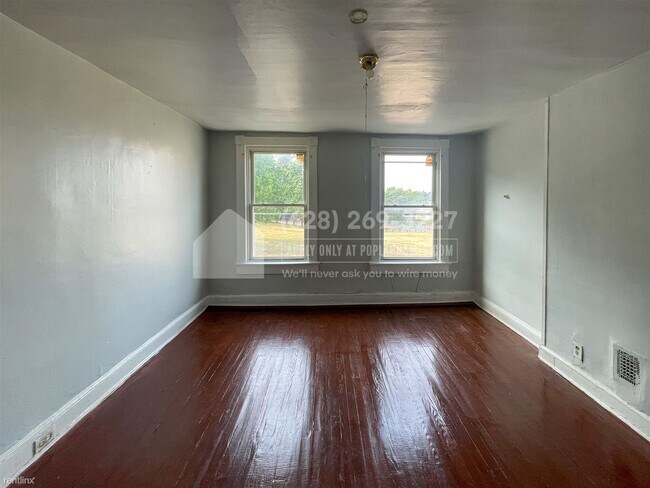 Building Photo - 4 br, 1 bath House - 2525 West Lombard Str...