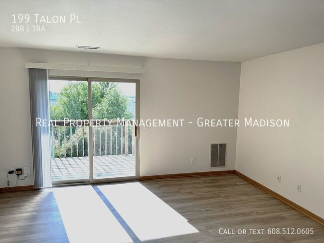 Building Photo - Bright upper level apartment in Sun Prairie
