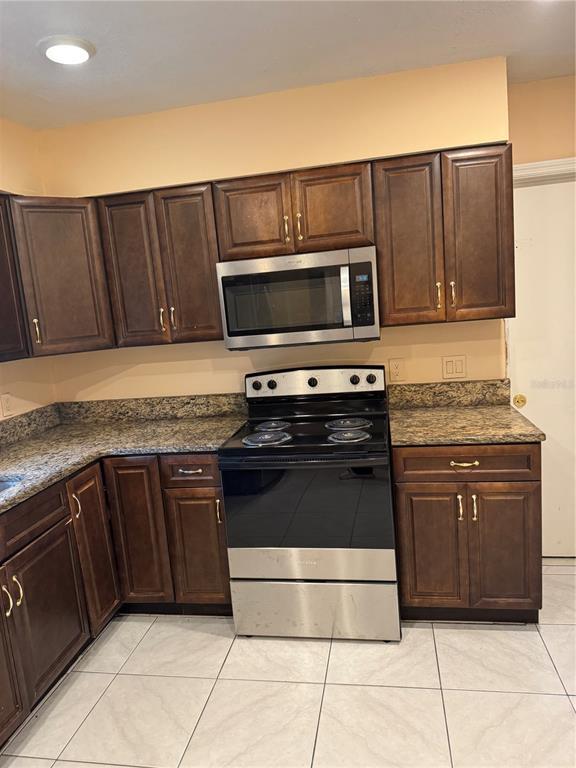 Foto del edificio - 5816 Viking Rd