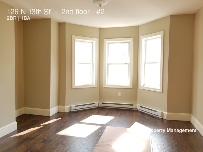 Foto del edificio - Newly Renovated 2 Bedroom with Parking Spot