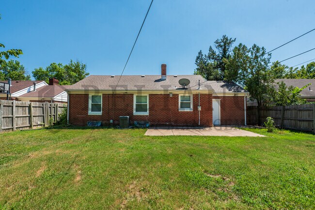 Building Photo - 6002 E Rockwood Rd