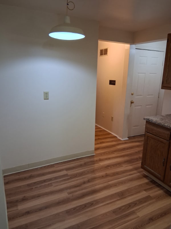 Foto del edificio - 615 Duss Ave