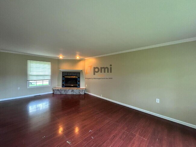 Foto del edificio - 385 Briarwood Dr
