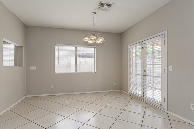 Foto del edificio - 6622 W Riva Rd