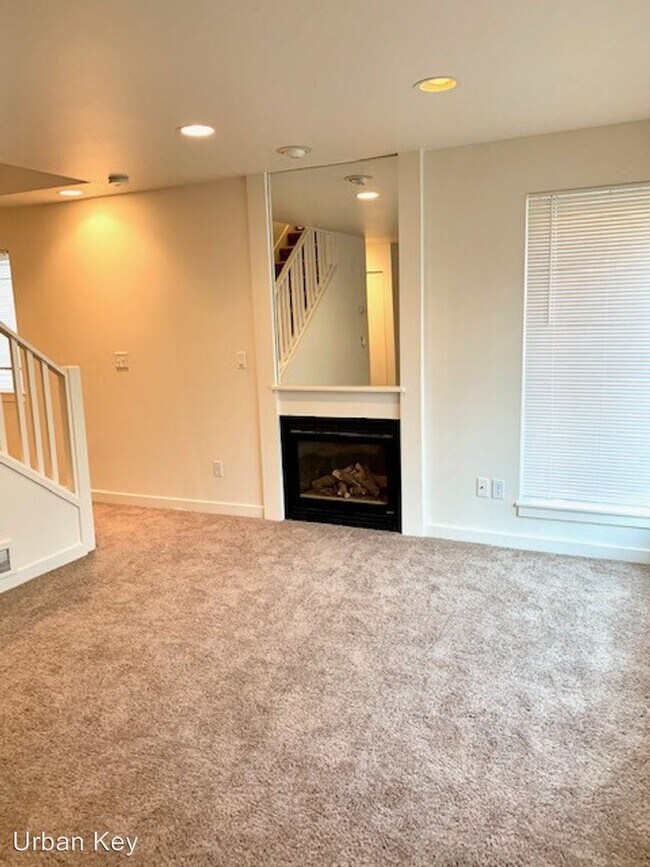 Foto del edificio - 2440 54th Pl SW