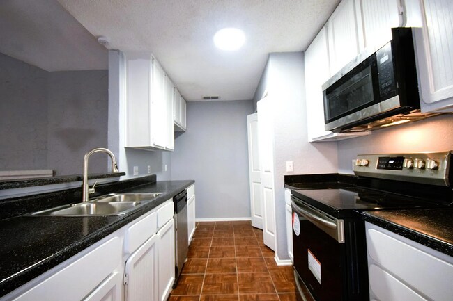 Building Photo - Timberview 115-117