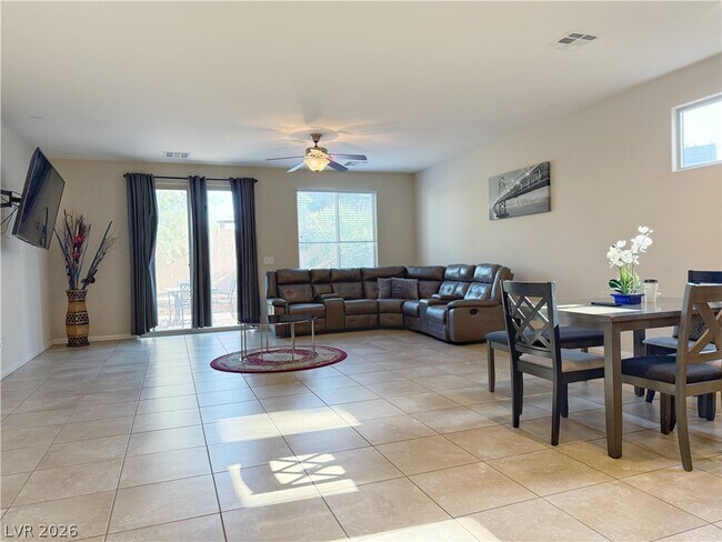 Foto del edificio - 3548 E Tompkins Ave