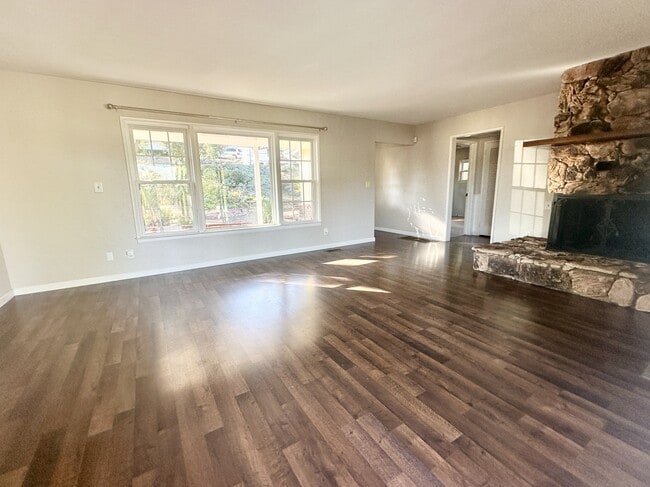 Building Photo - 9071 Paradise Park Dr