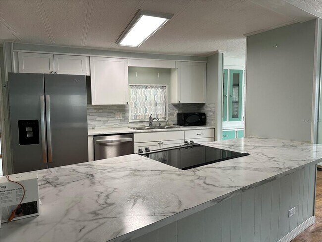 Foto del edificio - 24007 River Rd