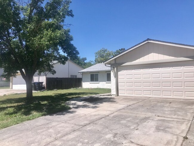 Building Photo - 5360 Kevinberg Dr