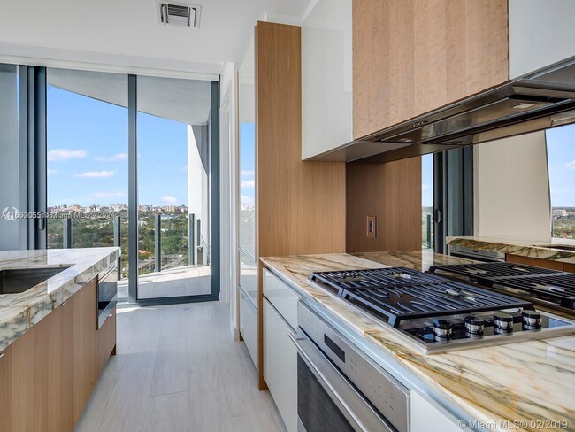 Building Photo - 2831 S Bayshore Dr