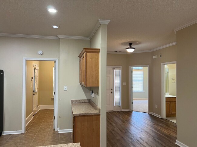 Foto del edificio - Convenient to RAFB and I-75, shopping and ...