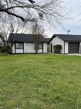 Building Photo - 1700 Garden Villa Dr