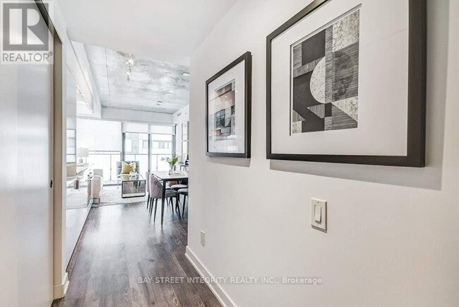 Photo du bâtiment - 185 Roehampton Ave