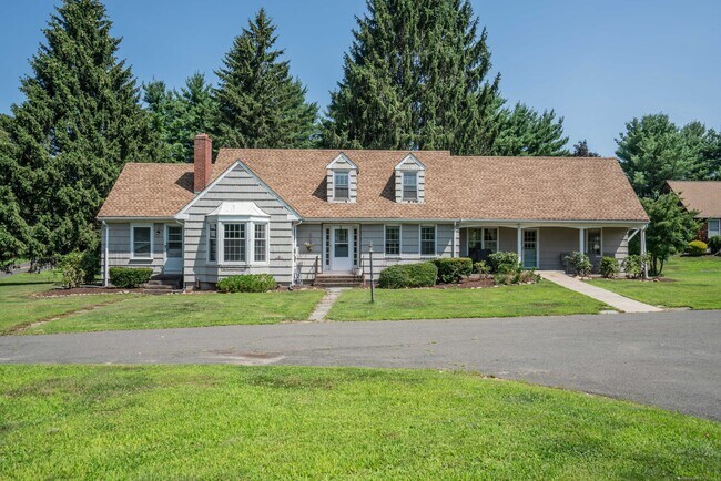 Foto del edificio - 124A Old Farms Rd