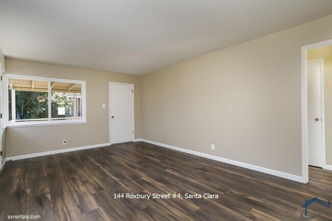 Building Photo - 144 Roxbury St