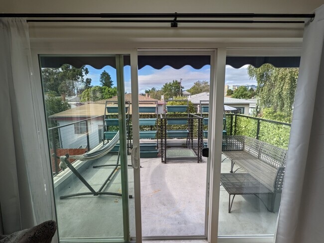 Private roof deck - 820 46th St