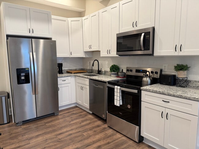 Photo - 3429 Chestnut Ave Apartment