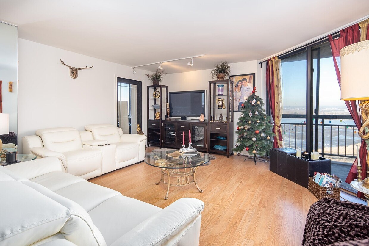 908 Harmon Cove Tower, Secaucus, NJ 07094 Condo for Rent in Secaucus