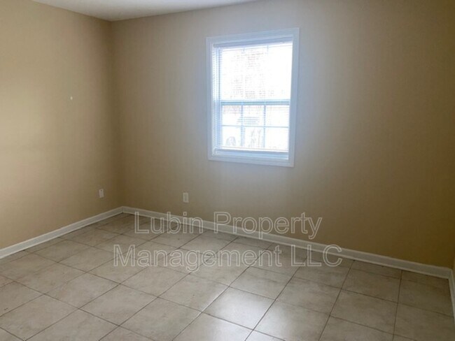 Building Photo - 4649 Royal Ridge Dr