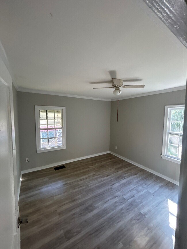 Foto del edificio - 319 Woody Dr