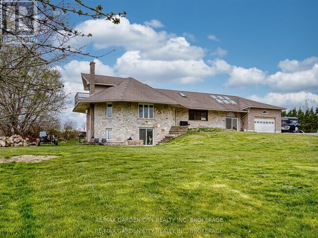 Photo du bâtiment - 33260 Pettit Rd