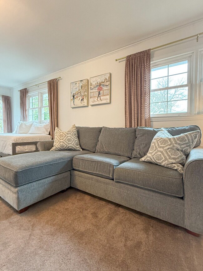 Foto del edificio - 7601 Bedfordshire Dr