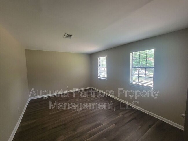 Foto del edificio - 134 Stoneybrooks Pl