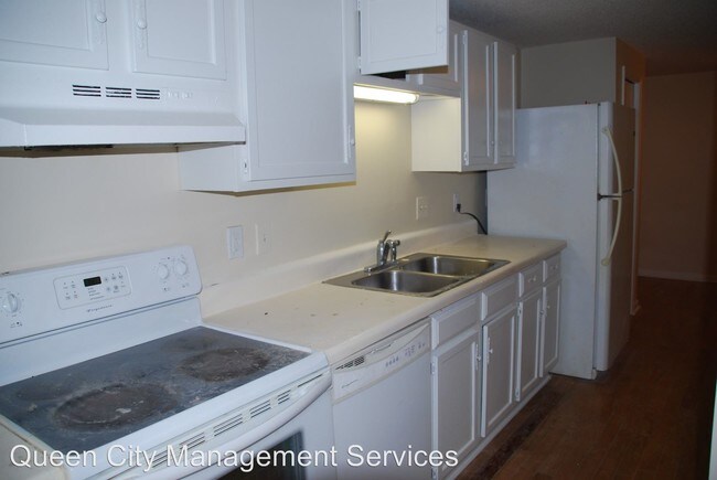 Building Photo - 9500 Shannon Green Dr