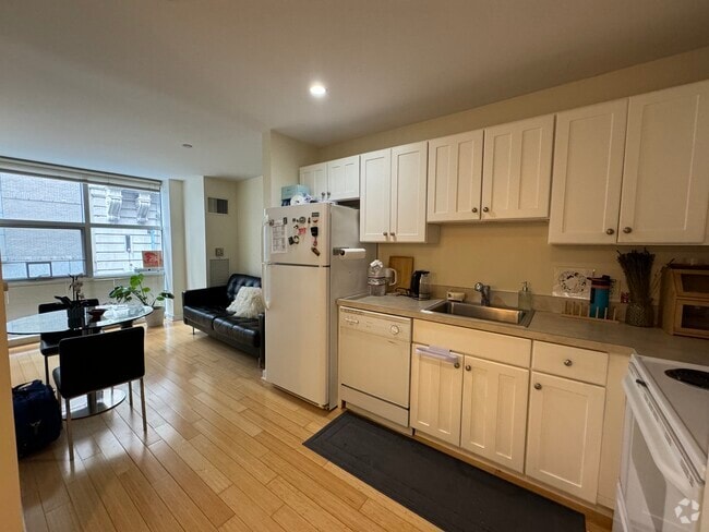 Building Photo - 41 Boylston St
