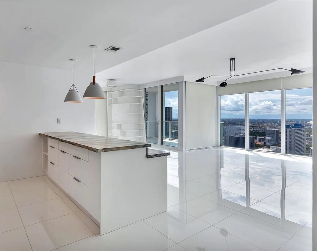 Foto principal - 1040 Biscayne Blvd
