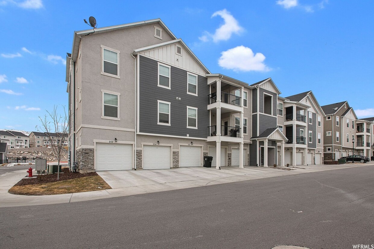 Primary Photo - BEAUTIFUL TOP FLOOR CONDO W GARAGE