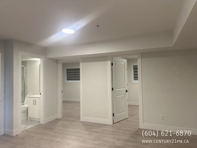 Photo du bâtiment - 36701 Carl Creek Cres