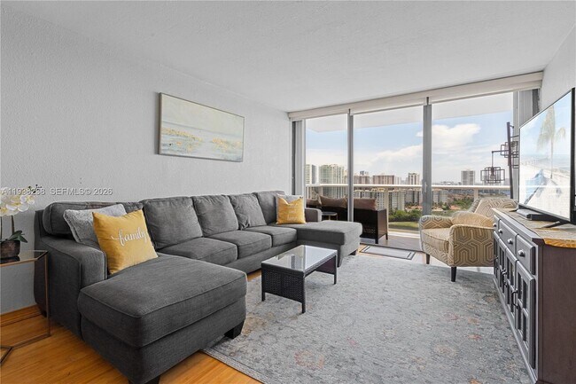 Foto del edificio - 3675 N Country Club Dr