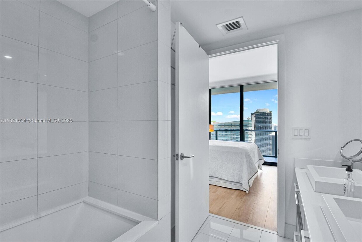 Foto principal - 1300 S Miami Ave