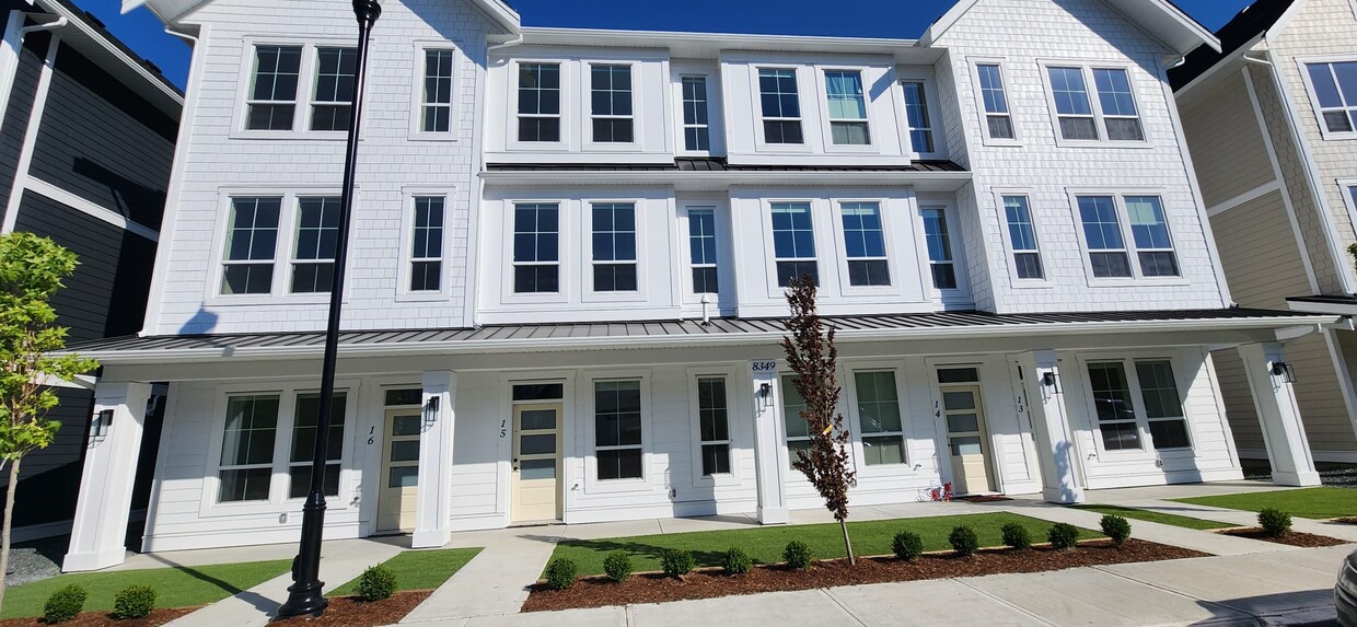 8349 Hawthorn Rd, Chilliwack, BC V2R 0B9 Townhouse for Rent in