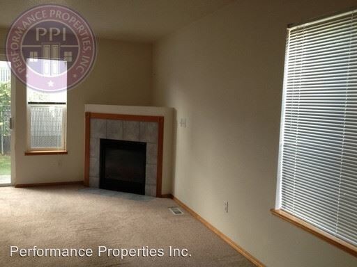 Foto del edificio - 3627-3627 NE 157th Ave