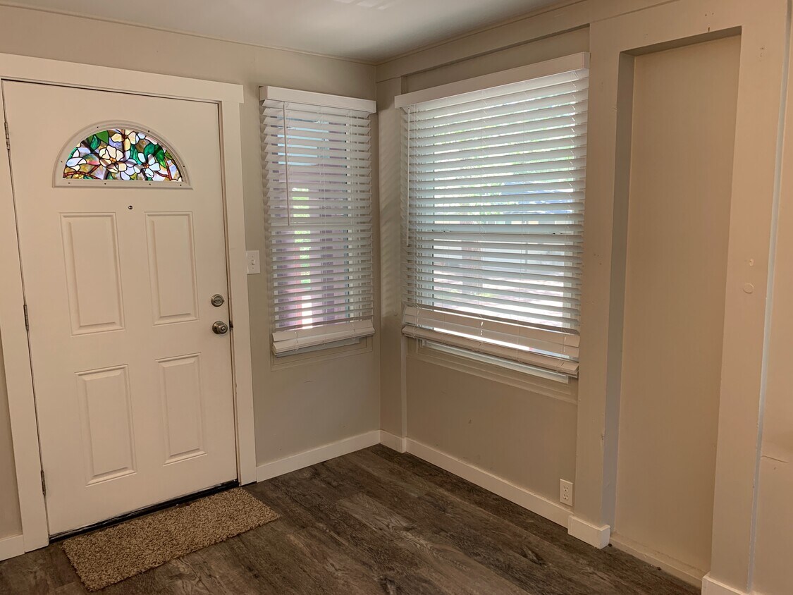 Foto principal - 424 W Cheyenne Rd
