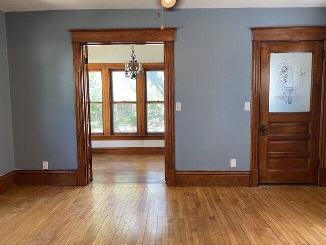 Foto del edificio - 614 S Mills St