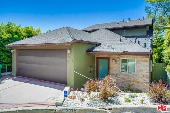 Building Photo - 2115 Hollyvista Ave