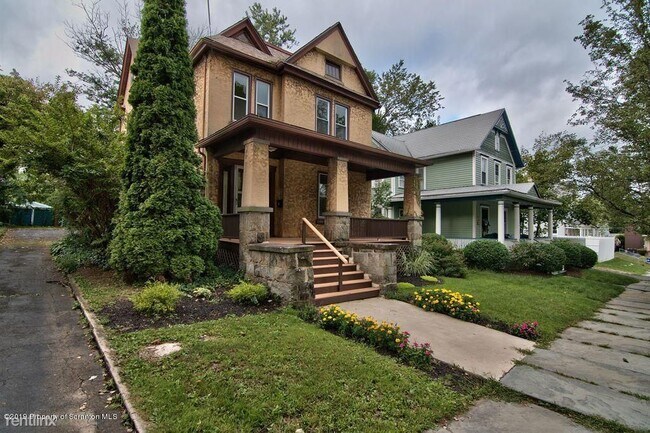 Building Photo - 4 br, 2 bath House - 814 Sunset Street