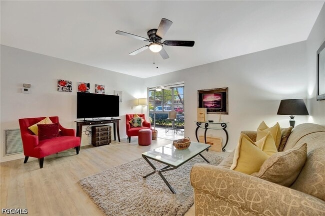 Foto del edificio - 8110 S Woods Cir