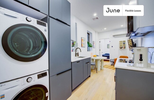 Building Photo - Functional ROOM at The Central Park Manhattan House