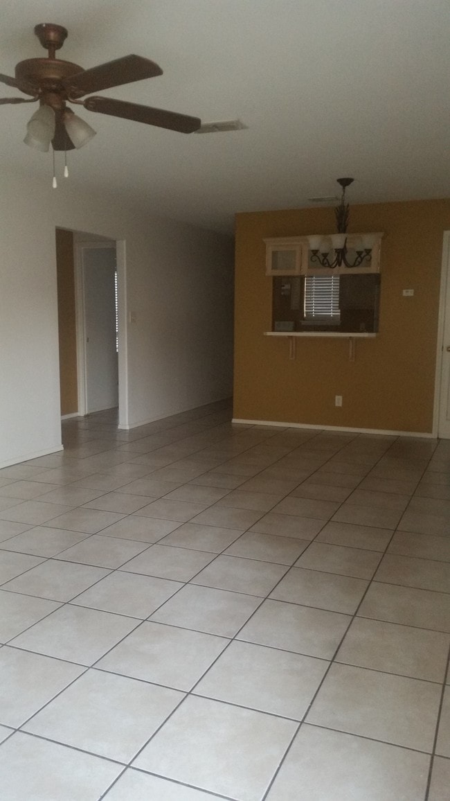 Building Photo - 710 Sonesta Dr