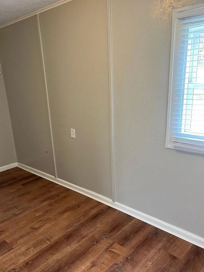 Building Photo - 1BR 1BA House Bristol VA 5 min from Casino