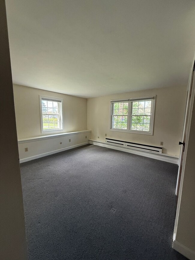 Building Photo - 1 bed 1 bathroom less than a mile from downtown!