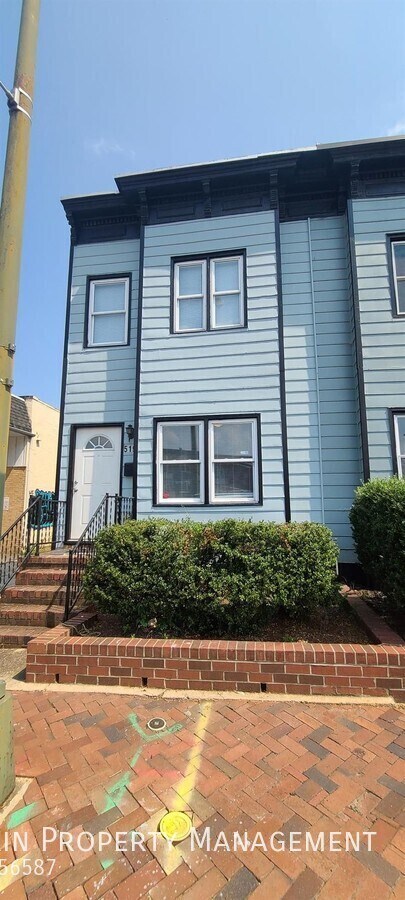 Building Photo - Stylish 3B Living near VCU
